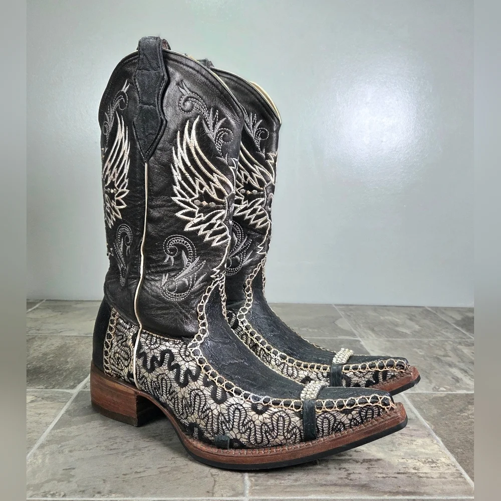 CARRETA HANDCRAFTED LEATHER COWBOY ARTISANAL WINGED FLEUR DE LIS BOOTS.